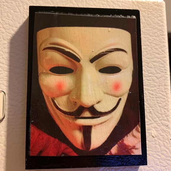 Anonymous mask fridge magnet - Picture 3 of 3
